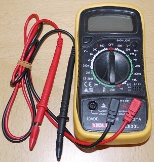 �f�W�^���}���`���[�^�[